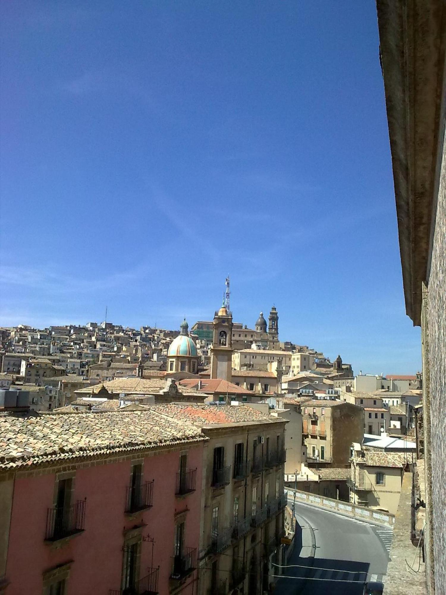 Gualtiero Camere & Suite Caltagirone Luaran gambar