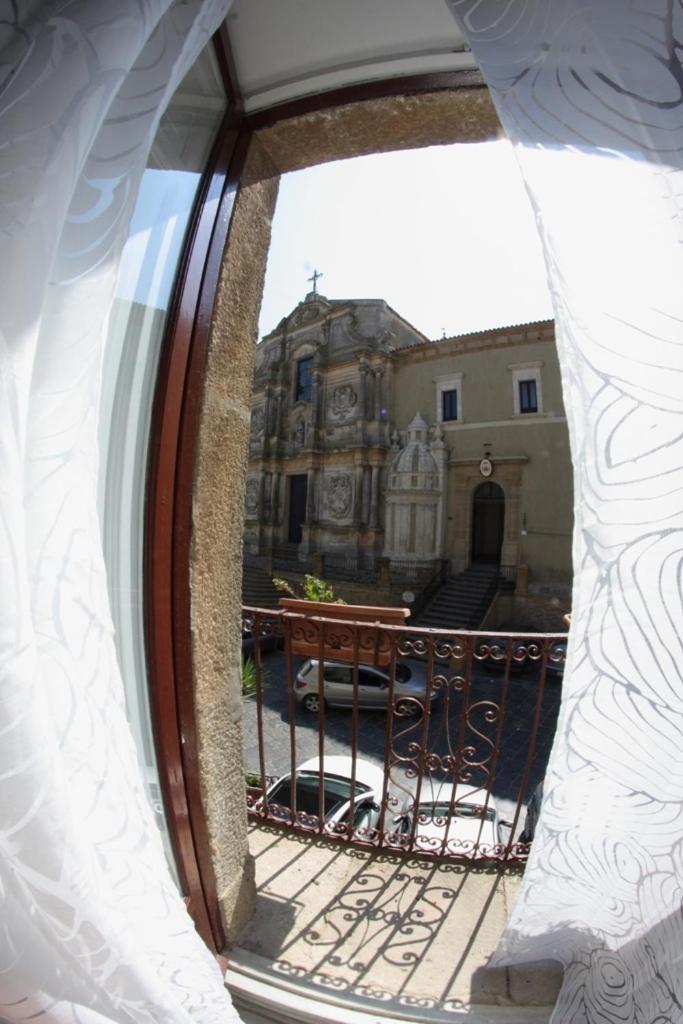 Gualtiero Camere & Suite Caltagirone Bilik gambar