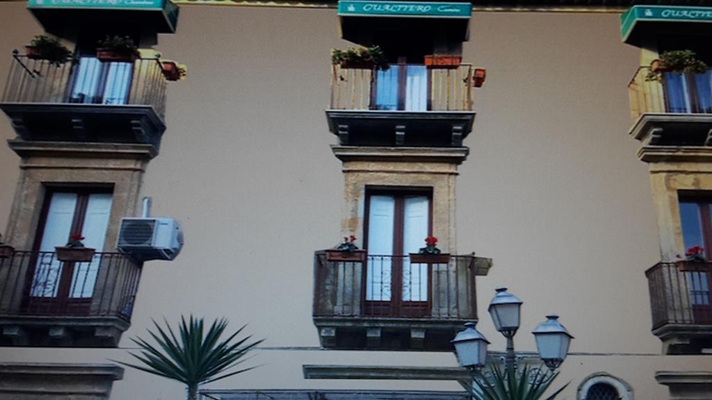 Gualtiero Camere & Suite Caltagirone Luaran gambar